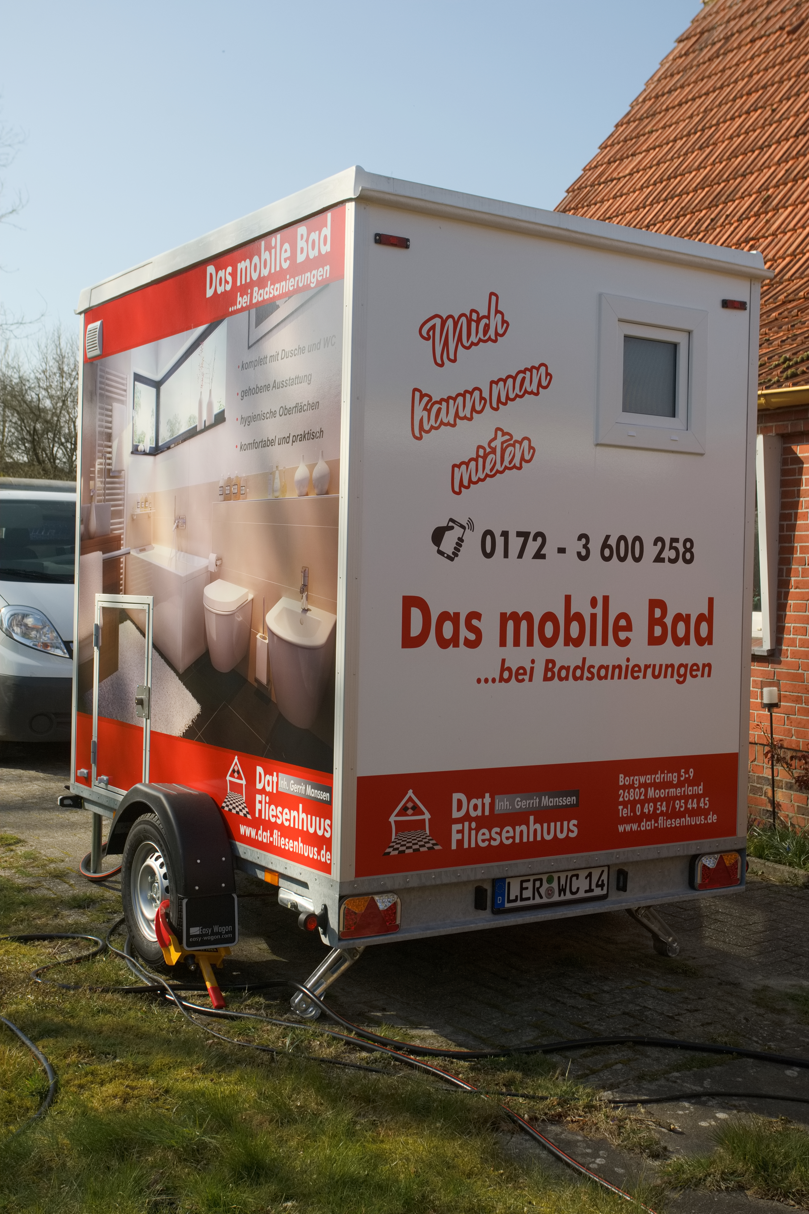 Waschplatz im mobilen Bad mit Spiegel